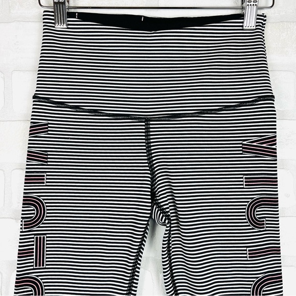 VICTORIA'S SECRET VICTORIA SPORT KNOCKOUT TIGHT SIZE XS LEGGINGS EUC - Picture 4 of 10